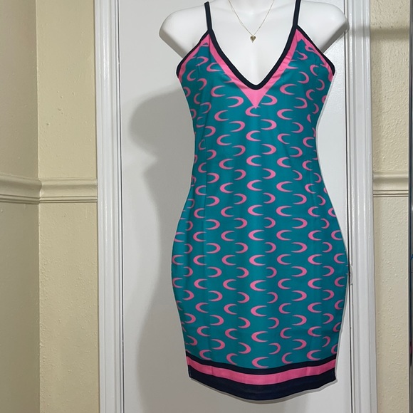 green and pink dress - Picture 2 of 2